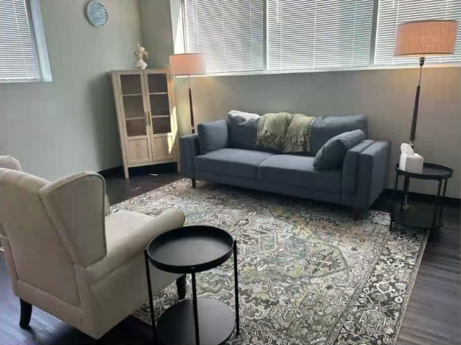 Seating and decor in the Allis office